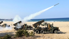 Triều Tiên phóng nhiều tên lửa xuống biển Nhật Bản
