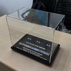 Hộp mica đế gỗ trưng bày sản phẩm và đựng mô hình