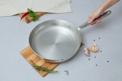 Chảo inox thêu nổi embrossed Silver Crown Kaiyo Size 24cm dáng cạn