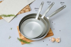 Chảo inox thêu nổi embrossed Silver Crown Kaiyo Size 24cm dáng cạn