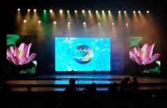 Màn hình led sân khấu P5 show vòng tay nhân ái nhà hát Hòa Bình