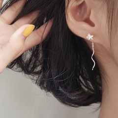 BÔNG TAI HOA 5 CÁNH BẠC B49