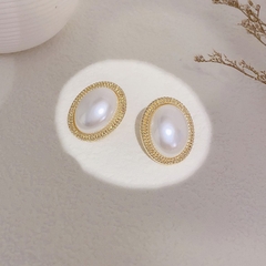 Bông tai ngọc trai hình oval sang trọng cổ điển N34