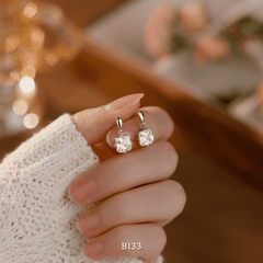 Bông tai đính đá hình vuông dáng mini B133