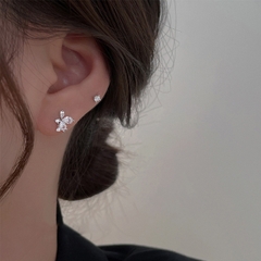 Bông tai mini hoa đá zircon B86