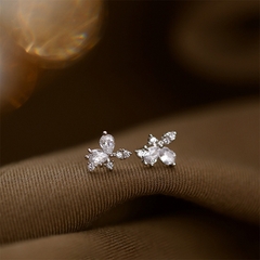 Bông tai mini hoa đá zircon B86