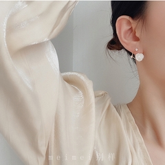 BÔNG TAI HOA HỒNG TRẮNG  D05