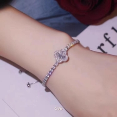 Vòng tay nữ hình hoa bốn cách đính đá sang trọng hiện đại C96
