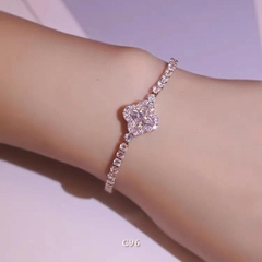 Vòng tay nữ hình hoa bốn cách đính đá sang trọng hiện đại C96