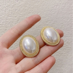 Bông tai ngọc trai hình oval sang trọng cổ điển N34