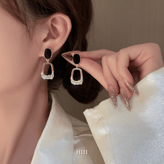 Bông tai vuông đính đá đen thời trang cá tính hiện đại H111