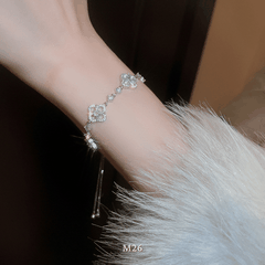 Vòng tay cỏ 4 lá đính đá M26