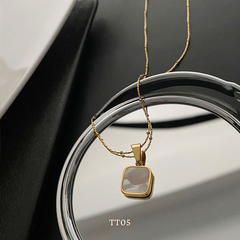 [KHÔNG ĐEN GỈ] Dây chuyền Titan mặt vuông trắng đen TT05
