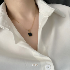 [KHÔNG ĐEN GỈ] Dây chuyền Titan mặt vuông trắng đen TT05