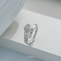 Nhẫn đính đá hình rắn TT152