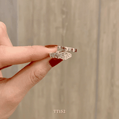 Nhẫn đính đá hình rắn TT152