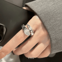Nhẫn đính đá hình rắn TT152