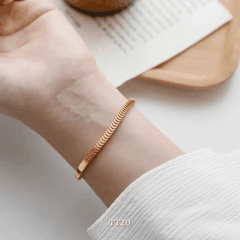 Vòng tay titan không đen gỉ dạng vẩy cá thời trang unisex  TT20