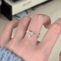 Nhẫn đính đá hình nơ VV172