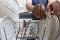 Máy rửa bát có tiết kiệm nước – điện không?
