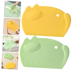Dụng cụ cắt vét bột nhựa MÈO MOM có vạch chia 16×10.5cm - 1 cái (CBM16105)