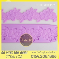 Khuôn silicone Viền thành hoa mai kèm lá