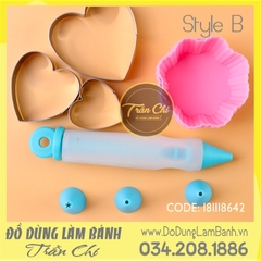 Bộ cookie style B: 03 cutter TIM, 03 cupcake hoa, 01 bút viết, 03 đầu nhựa