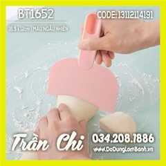 Dụng cụ cắt bột TAY CẦM 1 màu Pastel - 16.5x12cm - 1 cái (MÀU NGẪU NHIÊN) (BT1652)