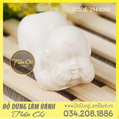 Khuôn silicone Bé trai nằm chu đít chống cằm