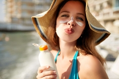 Bôi kem chống nắng đừng bỏ qua 6 vị trí này