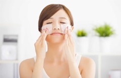 Tuyệt chiêu giảm dầu thừa cho da khi phải làm việc cả ngày trước máy tính