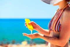 Top 8 kem chống nắng đi biển bảo vệ da tối ưu ngăn ngừa đen sạm 2023