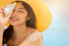 Tiêu chí nào đánh giá các loại kem chống nắng rẻ tốt nhất năm 2020?