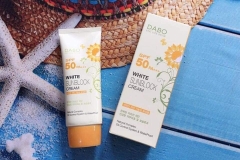 Cách sử dụng kem chống nắng sunscreen và sunblock hiệu quả nhất khi đi nghỉ hè ngoài biển