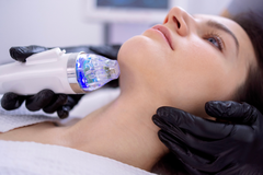 CÓ NÊN HAY KHÔNG VIỆC SỬ DỤNG VI KIM TẠI NHÀ ĐỂ TREATMENT DA