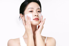 Không Makeup Có Cần Tẩy Trang? Sự Thật Về Bụi Mịn Và Kem Chống Nắng