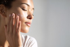 Kem Chống Nắng Cho Da Mụn – Cần Tránh Điều Gì Để Da Không “Bùng Mụn”?