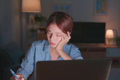 Bạn Có Biết Tác Hại Mà Thức Khuya Đem Lại Chưa?