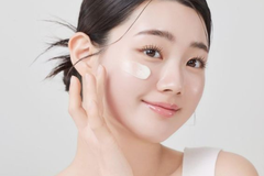 Chăm Da Tuổi 20: Xây Nền Da Khỏe Thay Vì Chống Lão Hóa