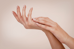 Vì Sao Da Tay Nhanh Lão Hóa?