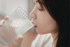 Uống Ít Nước Có Làm Da Xấu Đi Không?