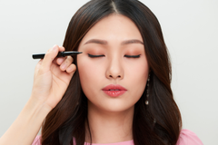 Cách Dùng Kem Chống Nắng Khi Trang Điểm Mà Không Bị Vón Cục
