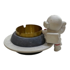Gạt tàn phi hành gia - Hello