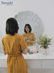 Gương phòng khách Queen ấn tượng