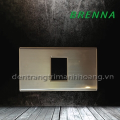 Mặt 1 Brenna
