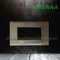 Mặt 3 Brenna