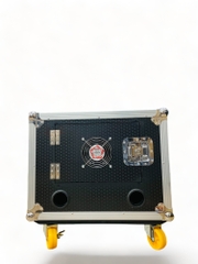Tủ rack gỗ sử dụng cho phòng karaoke có cửa khóa trước, phía sau có quạt tản nhiệt, bánh xe