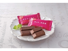 KitKat vị dâu tây và mâm xôi 101.7gr - Hàng Nhật nội địa