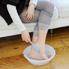 Bàn chải chà gót chân có tay cầm và nắp đậy