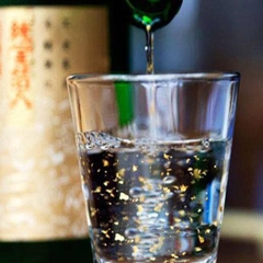 Rượu Sake vảy vàng Takara Shozu mặt trời đỏ 1800ml